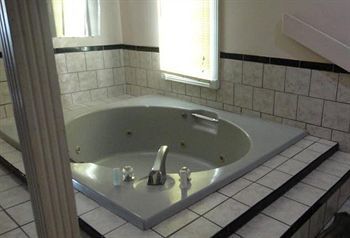 Econo Lodge Норволк Екстер'єр фото
